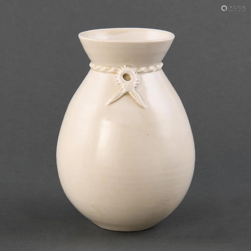 A FINE 'DING' WHITE-GLAZED JAR