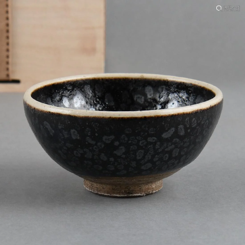 A CIZHOU WHITE-RIMMED 'OILSPOT' GLAZED BOWL