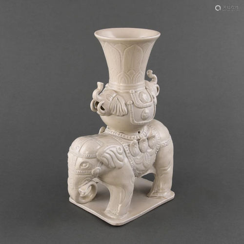 A FINE 'DING' WHITE-GLAZED 'ELEPHANT' VASE