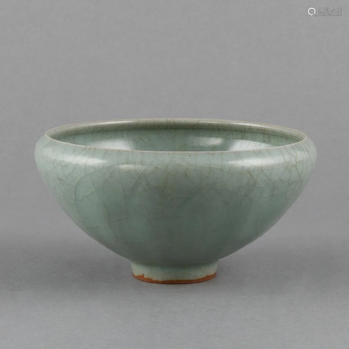 A 'LONGQUAN' CELADON-GLAZED 'LOTUS' BOWL