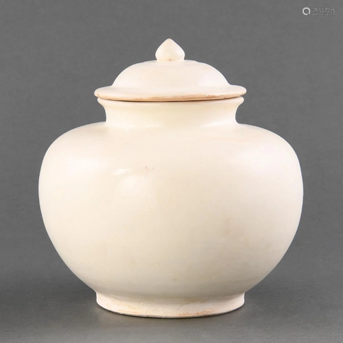 A 'XING' WHITE-GLAZED JAR AND COVER