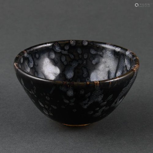 A JIZHOU 'TORTOISESHELL'-GLAZED BOWL