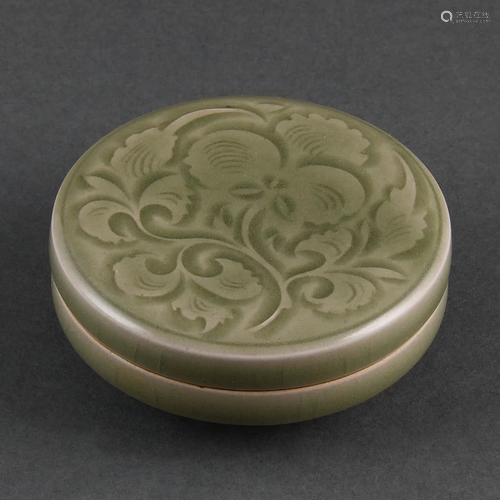 A CARVED 'YAOZHOU' 'PEONY' BOX AND COVER