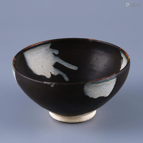 A WHITE-SPLASHED BLACK-GLAZED BOWL