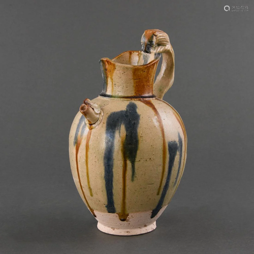 A SANCAI-GLAZED 'CHILONG' HANDLED EWER