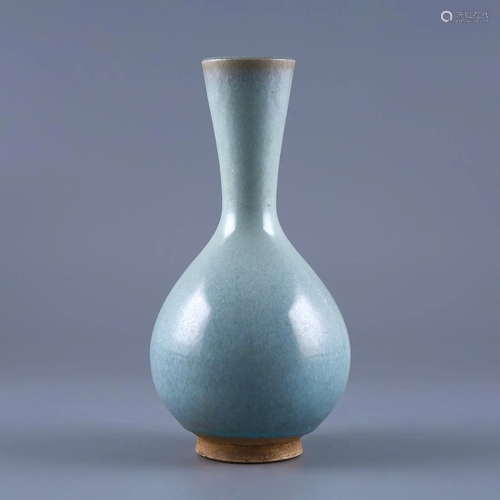 A RARE 'JUN'BLUE-GLAZED BOTTLE VASE