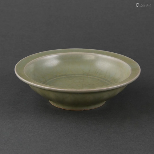 A LONGQUAN CELADON-GLAZED 'LOTUS' WASHER