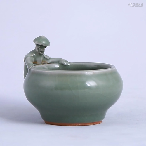 A 'LONGQUAN' CELADON-GLAZED 'FIGURAL' WASHER