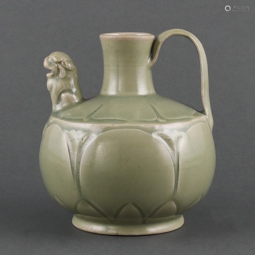 A MAGNIFICENT 'YAOZHOU' LION-HEAD EWER