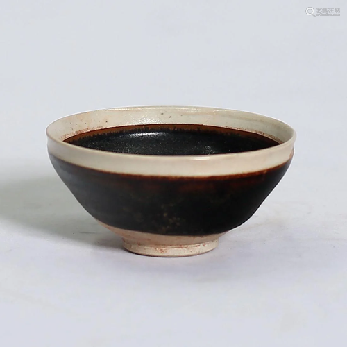 A BLACK-GLAZED WHITE-RIMMED TEA BOWL