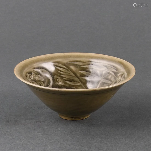 A CARVED 'YAOZHOU' 'CRANE' TEABOWL