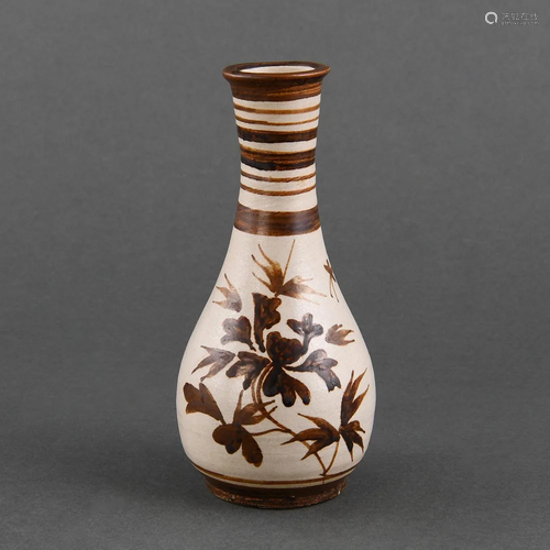 A 'JIZHOU'-TYPE PAINTED 'FLORAL' VASE