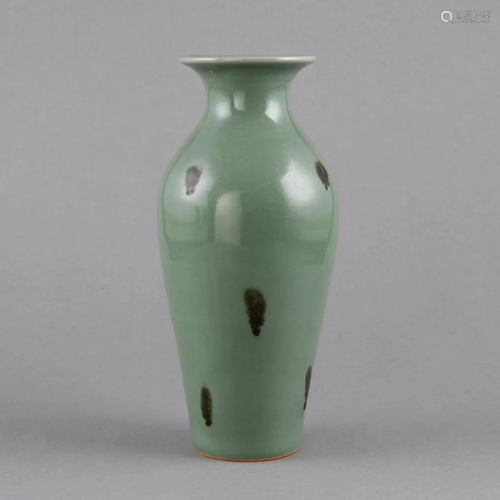 A 'LONGQUAN' CELADON 'TOBI SEIJI' VASE