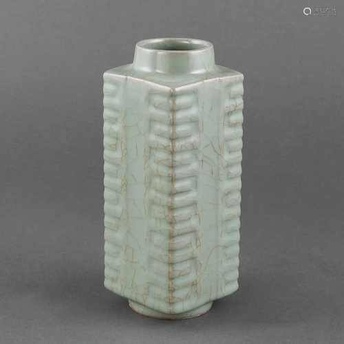 A GUAN-TYPE 'LONGQUAN' CELADON 'CONG' VASE