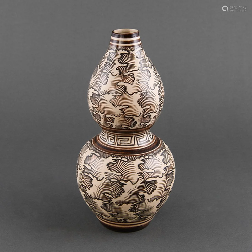 A PAINTED 'JIZHOU' 'WAVE' DOUBLE-GOURD VASE