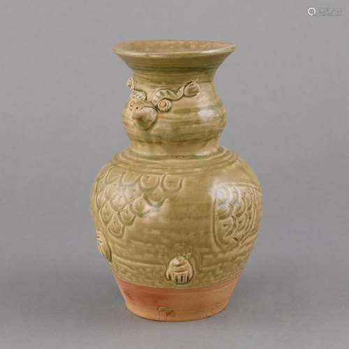 A 'YUE' CELADON 'OWL' VASE