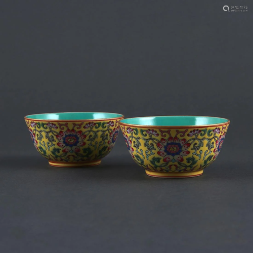 A PAIR OF YELLOW-GROUND FAMILLE-ROSE CUPS