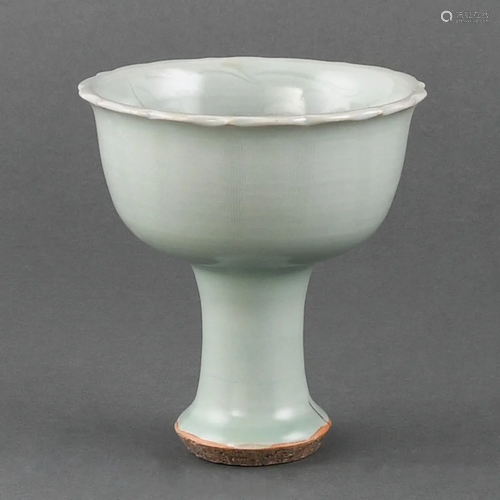 A CELADON-GLAZED 'LONGQUAN' STEMCUP