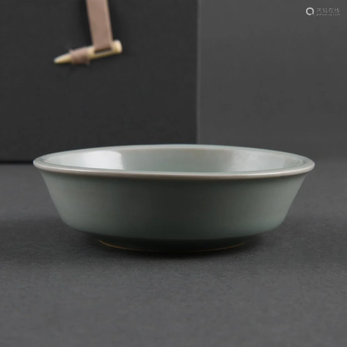 A 'LONGQUAN' CELADON-GLAZED WASHER