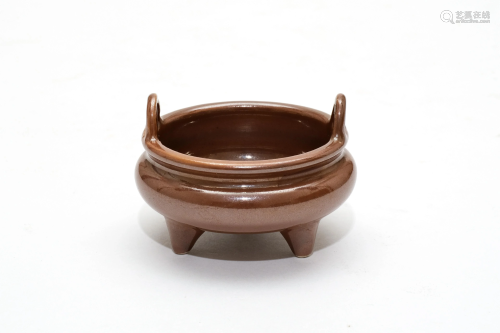A Brown Glazed Tripod Censer with Handles