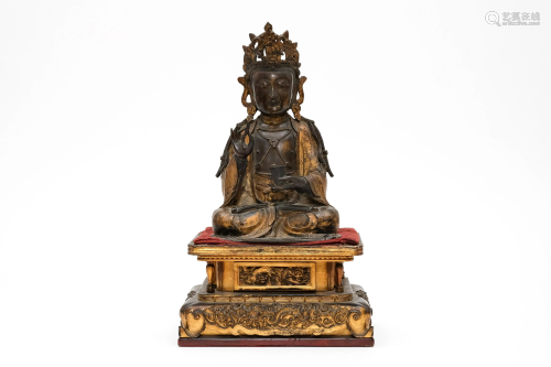 An Exquisite Gilt Bronze Guanyin Avalokiteshvara Figure