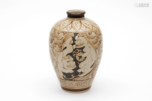 A Jizhou Lions Meiping Vase