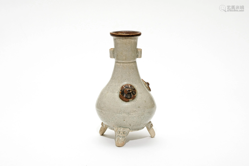 A Hutian Tripod Vase