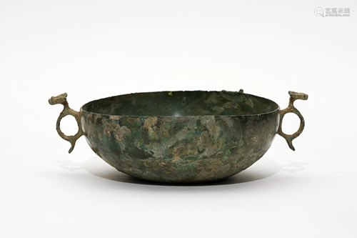 A Carved Floral Bronze Cup with Handles