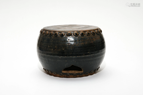 A Black Glazed Phoenix Patterned Ceremonial Ceramic