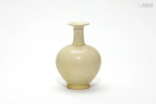 A Xing White Glazed Wide Opening Vase