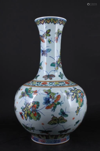 Large Qing Porcelain WuCai Butterfly Vase