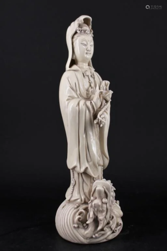 Qing Porcelain Dehuaci White GuanYin Statue