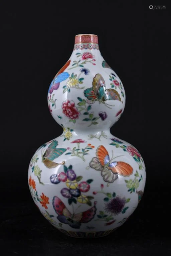 Qing Porcelain Famille Rose Butterfly Gourd Vase