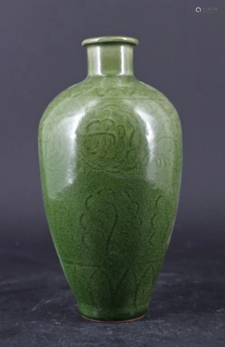 Chinese Qing Porcelain LongQuan Vase