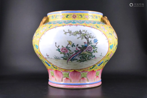 Large Qing Porcelain Famille Rose Jar
