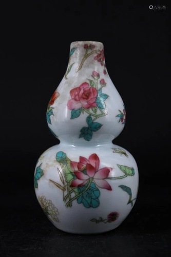 Chinese Famille Rose Gourd Floral Vase