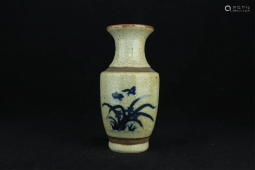 Chinese Qing Porcelain Crackled Floral Vase