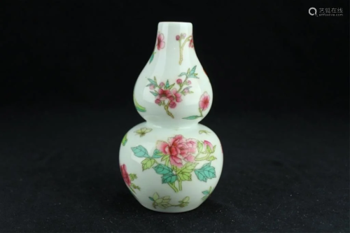 Small Chinese Porcelain Famille Rose Gourd Vase