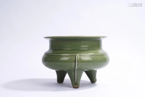 Chinese Celadon Glaze Tripod Censer