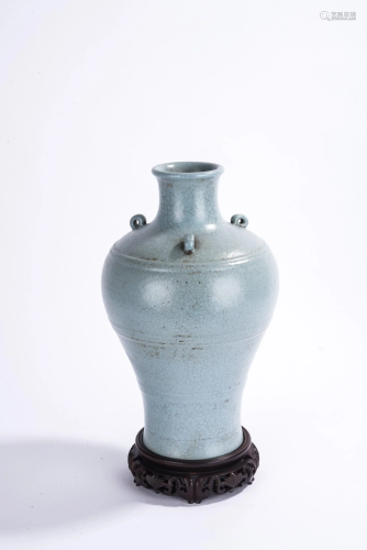 Chinese Celadon Glaze Crackled Vase