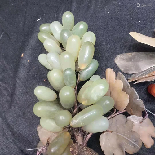 Jade carving grapes