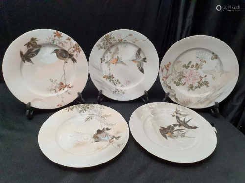 Fine Japanese Meiji dish with Floral Decorations,