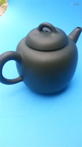 ANTIQUE Chinese Teapot.