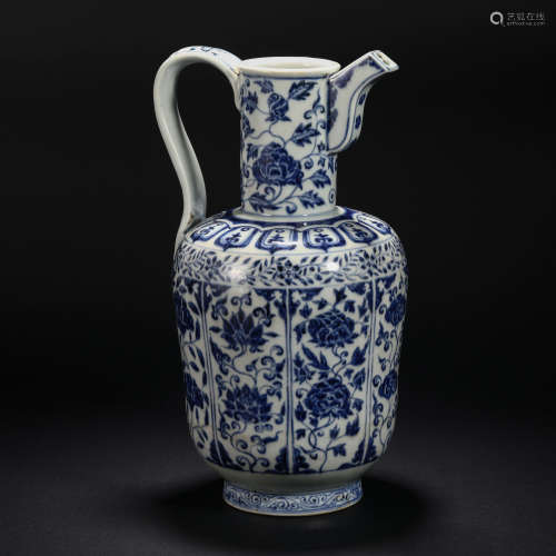 Blue and white flower holding pot in Qing Dynasty