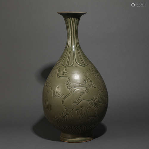 Celadon Dragon Vase in Song Dynasty