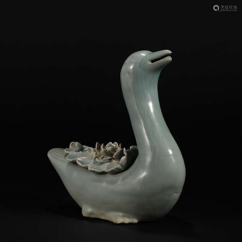 Celadon goose-shaped aromatherapy furnace in Song Dynasty