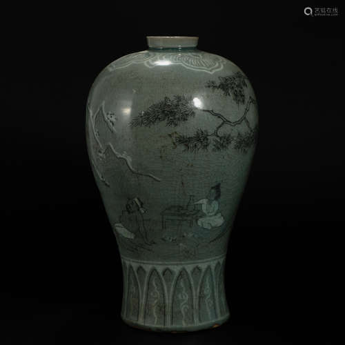 Celadon figure plum vase in Song Dynasty