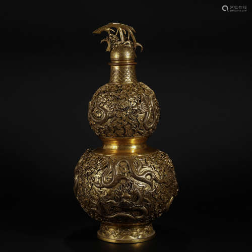 Gilt bronze vase with dragon pattern in Qing Dynasty