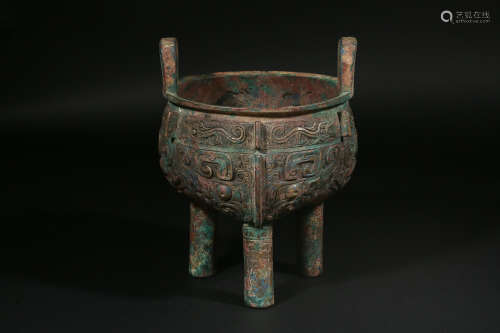 Bronze Bone-Ear Stove with Animal Pattern in Han Dynasty