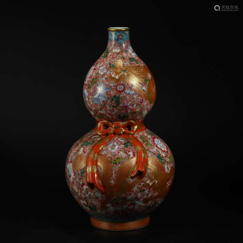 Famille Rose Dragon Pattern Gourd Vase in Qianlong, Qing Dyn...